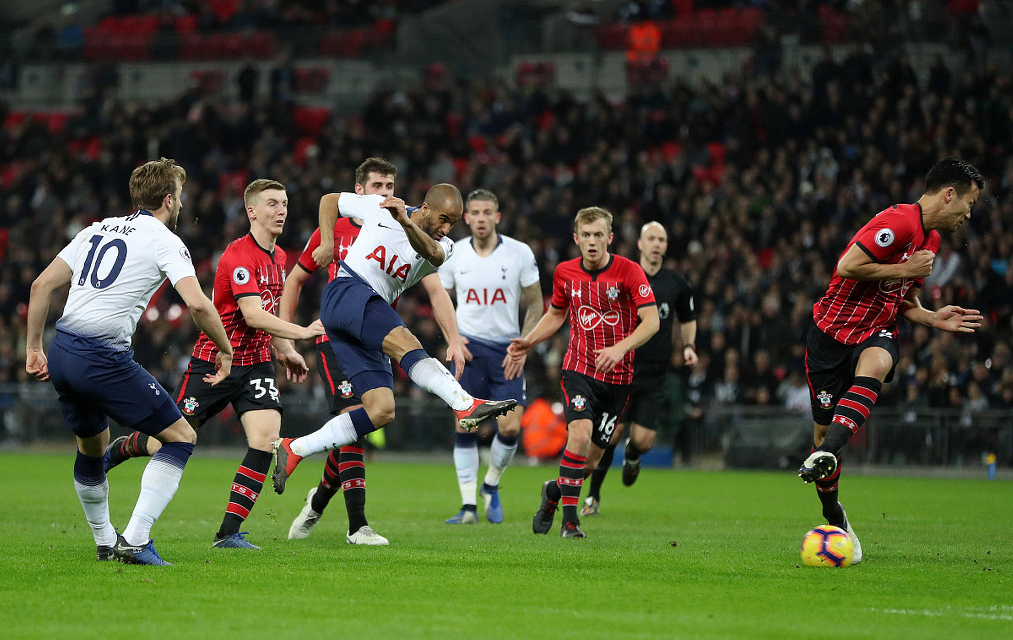 伊涅斯塔再次参加国家德比传奇赛，罗马里奥、佩佩都将出战.